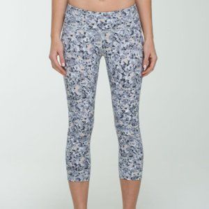 LULULEMON Wunder Under Crop Not So Petite Fleur Silver Spoon Floral, Size 4